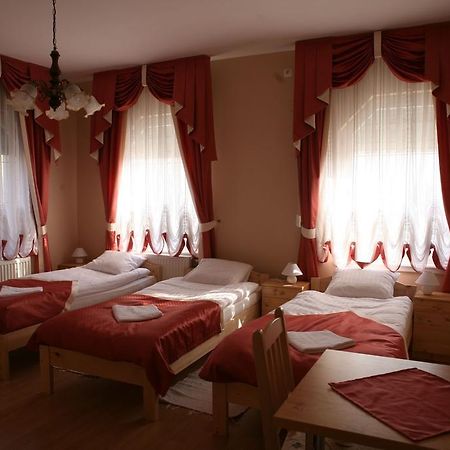 Alexandra Apartman Bed & Breakfast Kalocsa Exterior photo