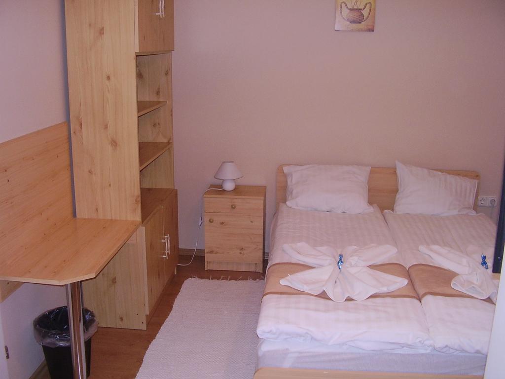 Alexandra Apartman Bed & Breakfast Kalocsa Room photo