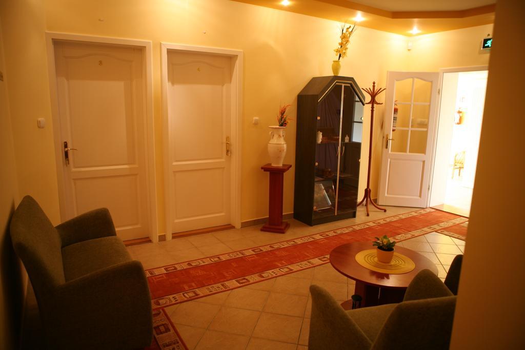 Alexandra Apartman Bed & Breakfast Kalocsa Room photo