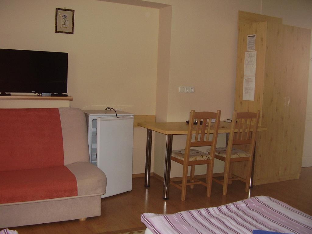 Alexandra Apartman Bed & Breakfast Kalocsa Room photo