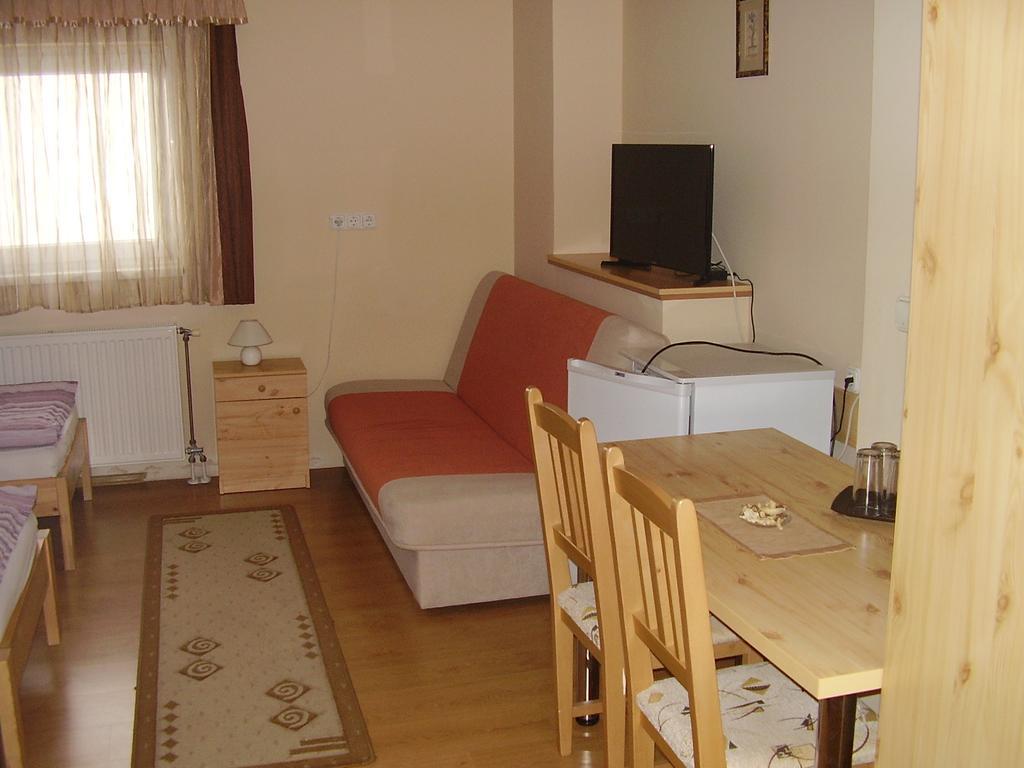 Alexandra Apartman Bed & Breakfast Kalocsa Room photo