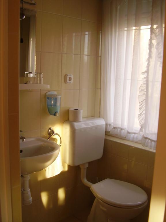 Alexandra Apartman Bed & Breakfast Kalocsa Room photo