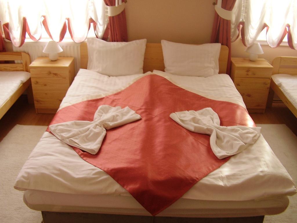 Alexandra Apartman Bed & Breakfast Kalocsa Room photo