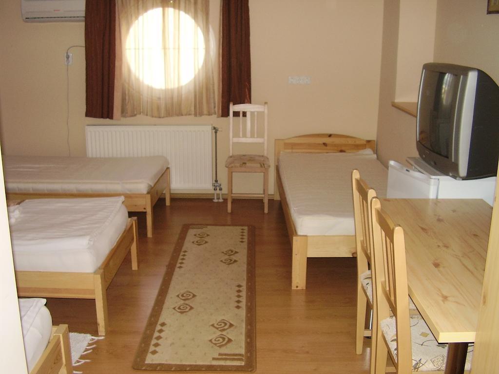 Alexandra Apartman Bed & Breakfast Kalocsa Room photo