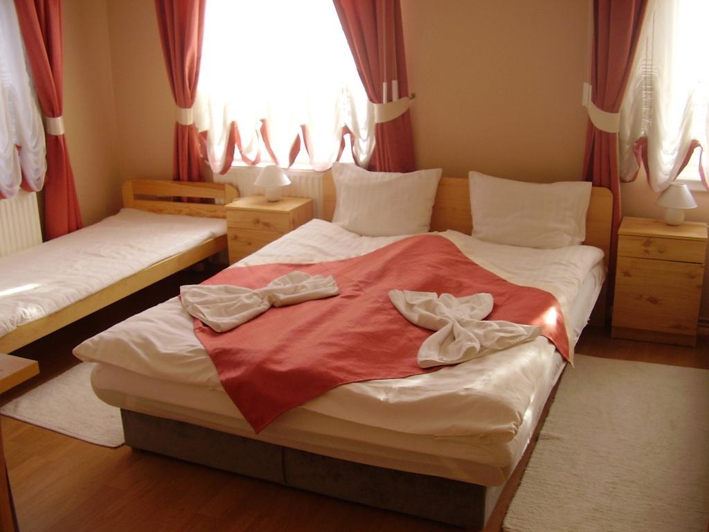 Alexandra Apartman Bed & Breakfast Kalocsa Room photo