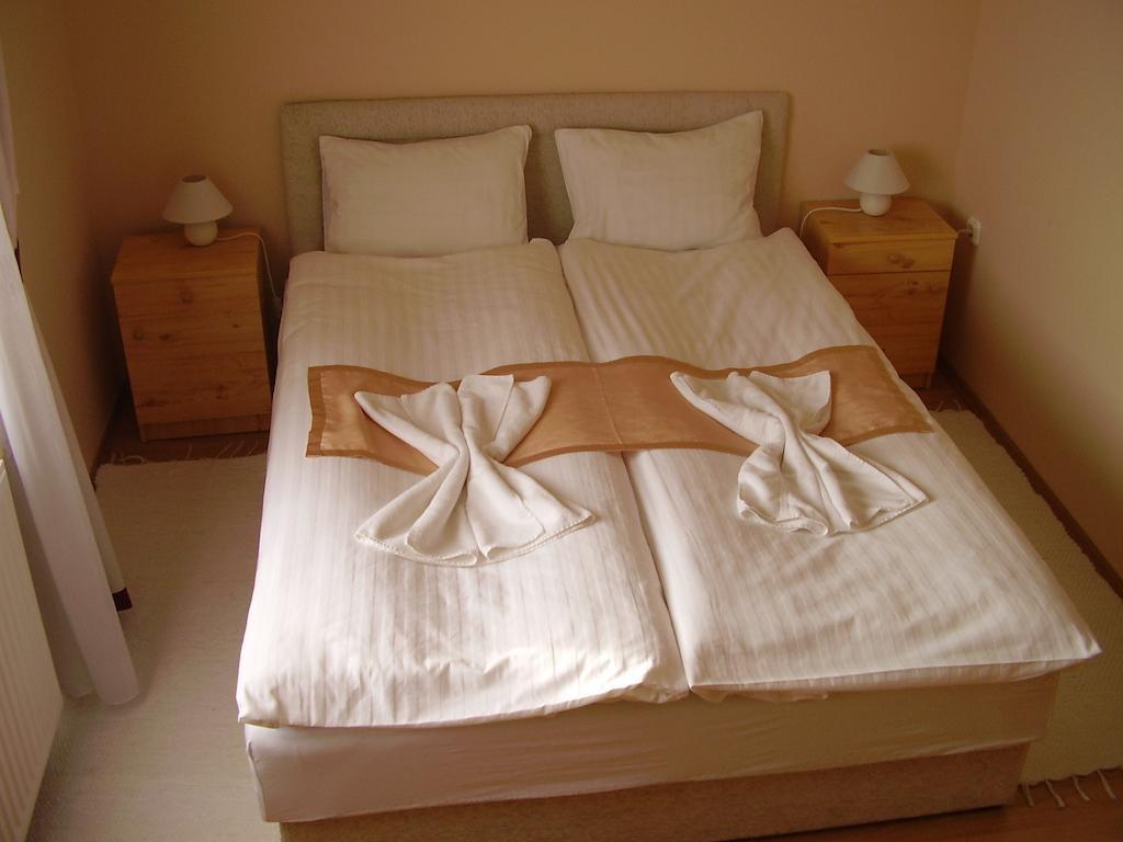 Alexandra Apartman Bed & Breakfast Kalocsa Room photo