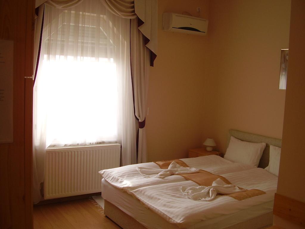 Alexandra Apartman Bed & Breakfast Kalocsa Room photo