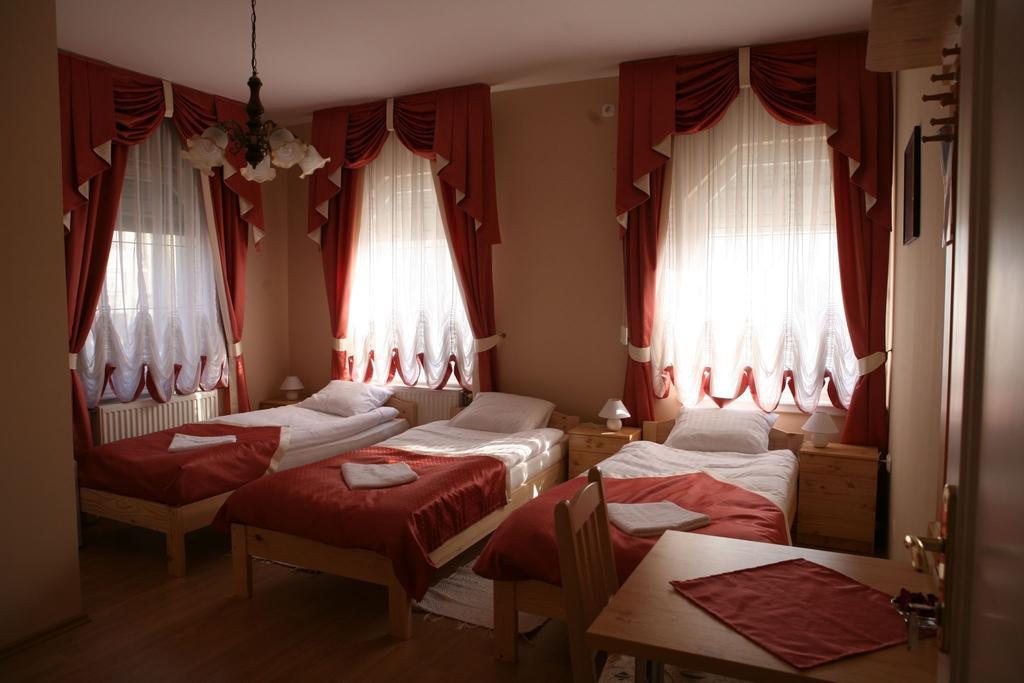 Alexandra Apartman Bed & Breakfast Kalocsa Exterior photo